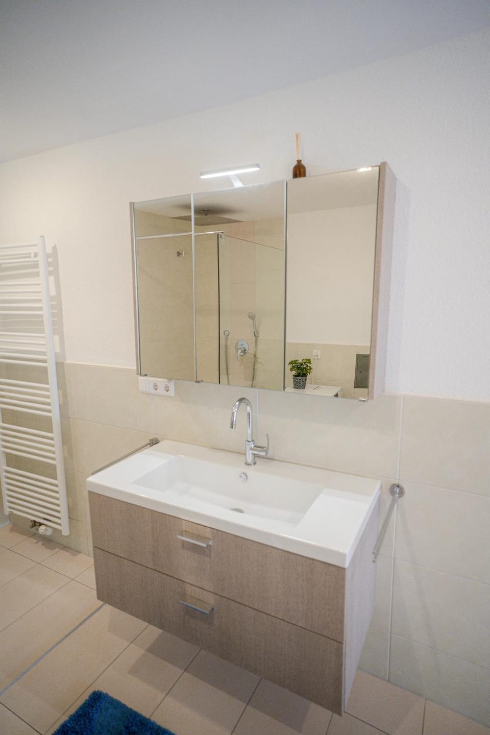 Bathroom, Internal: Not applicable to any particular room