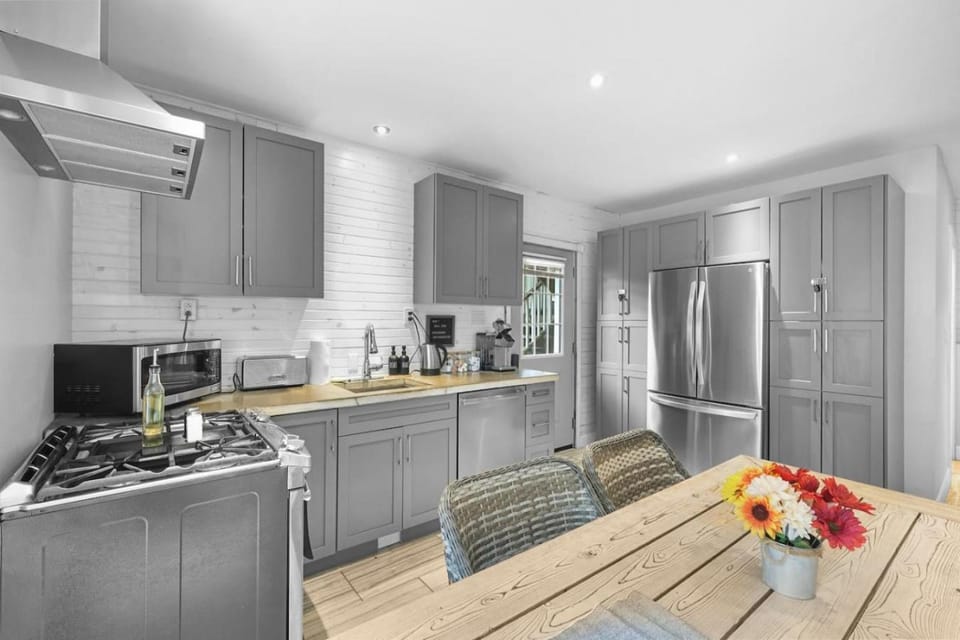 2BR Downtown Retreat Mins to Beach BBQ and Firepit House in Cobourg