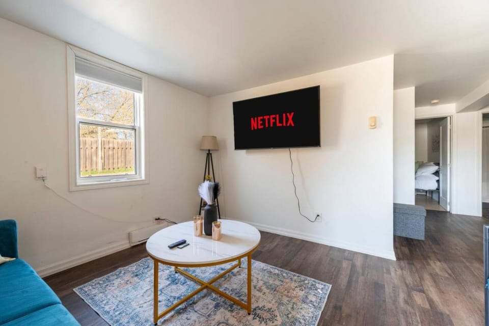 Cozy 2BR Apt near Downtown Free Parking and Wi Fi Apartment in Sudbury