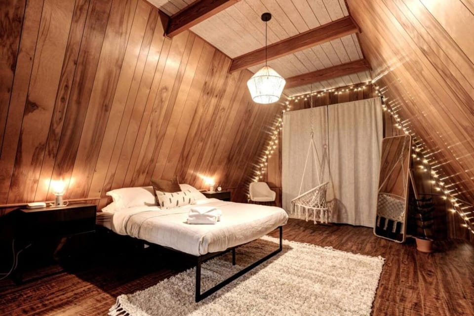 Rustic A-Frame with Hot Tub, Fire pit, and BBQ. Country House in Sudbury