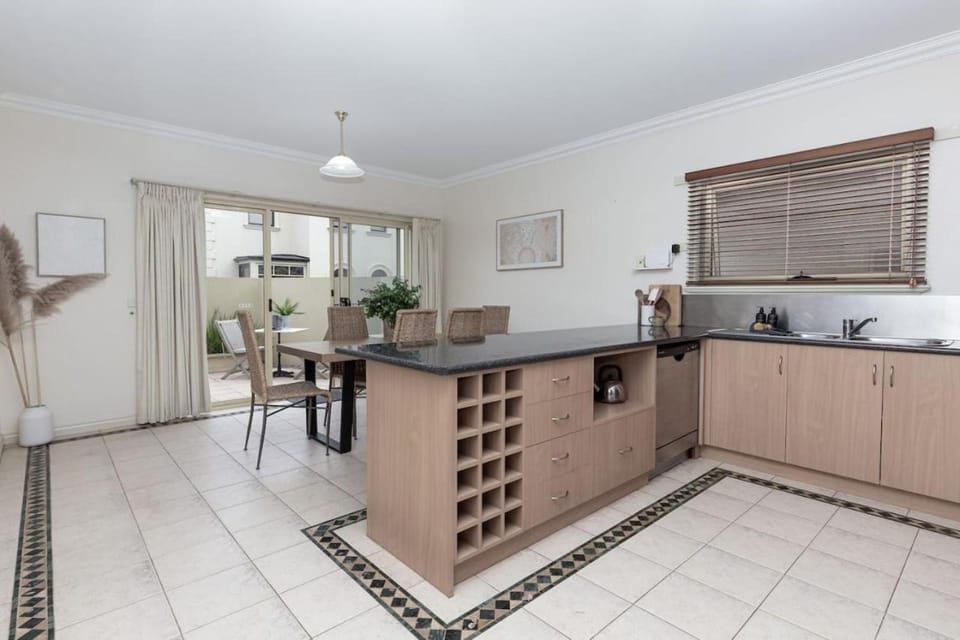Beachside Warrnambool CBD House in Warrnambool