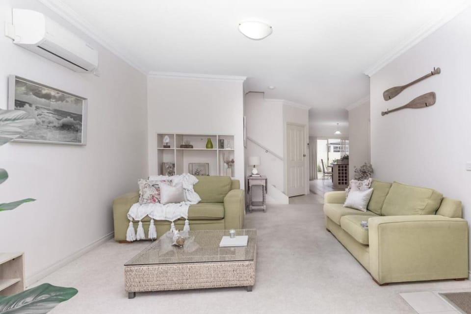 Beachside Warrnambool CBD House in Warrnambool