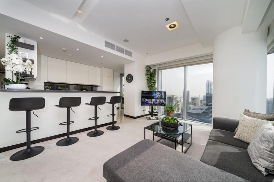 TV and multimedia, Kitchen or kitchenette, Living room, Seating area, Dining area