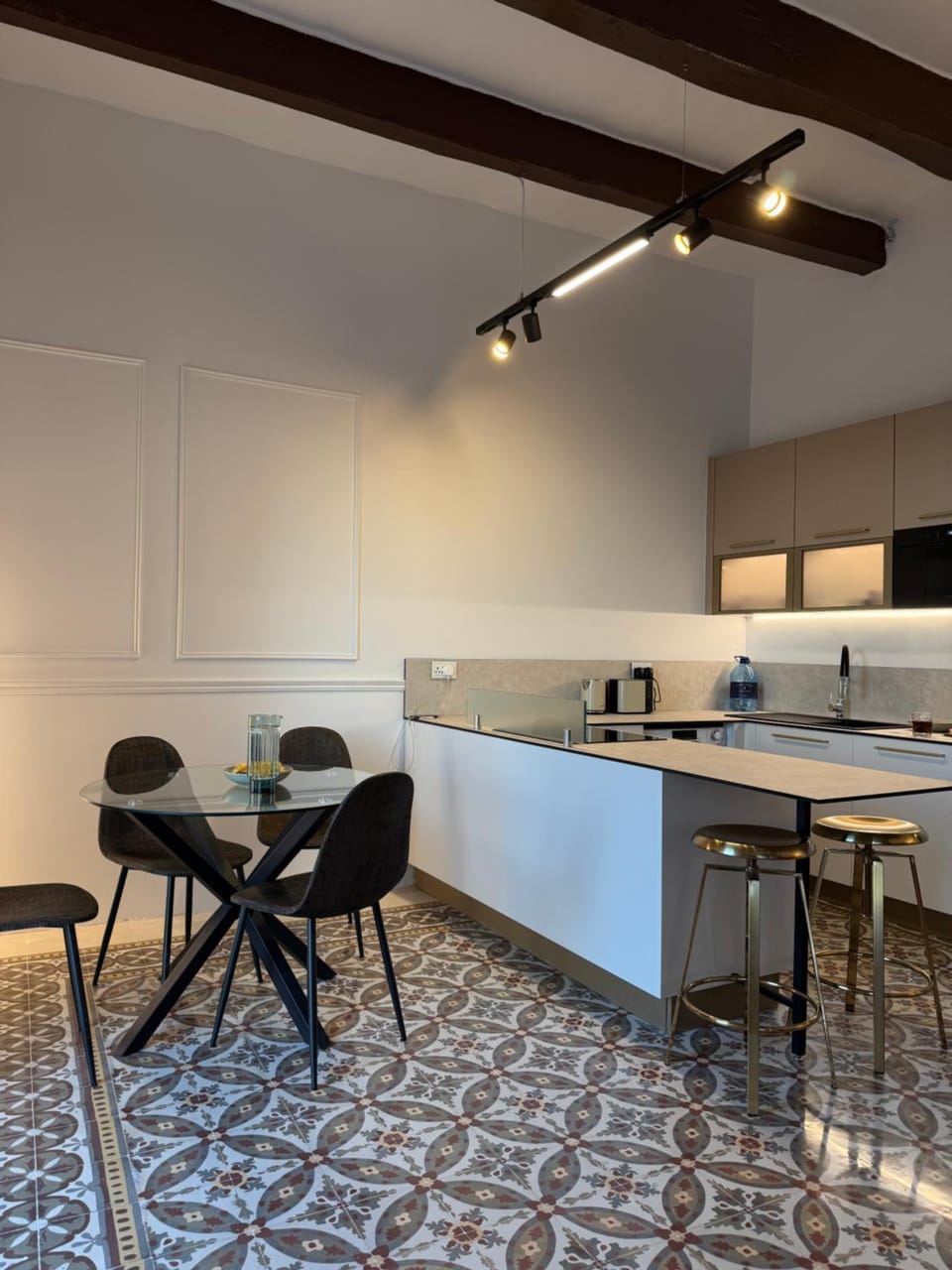 Coffee/tea facilities, Dining area