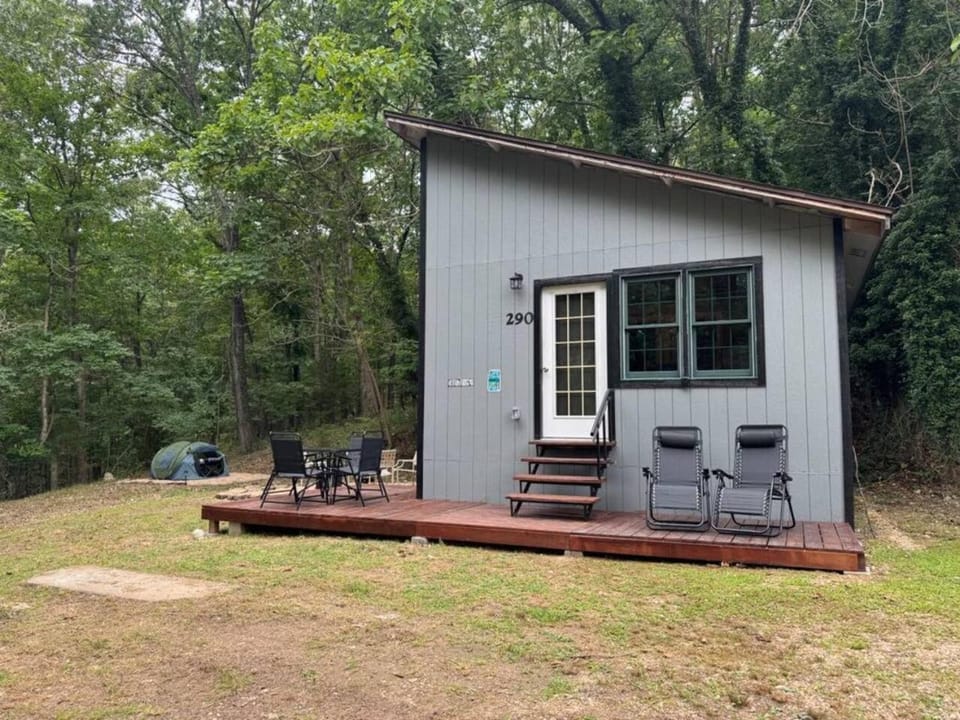 Holler Cabin and Camp Cabin in Eureka Springs