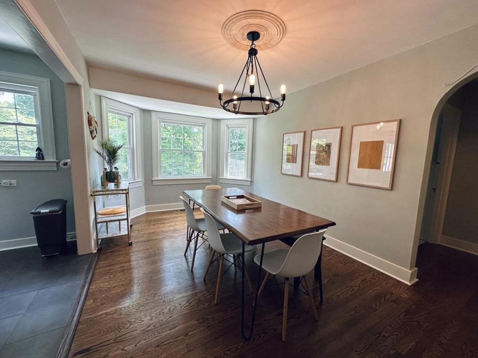 The Knoxville Nest Cozy 3BR Retreat w Fireplace House in Knoxville