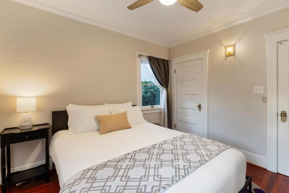 Stylish 2BR Home and Studio Great Central Location House in San Diego
