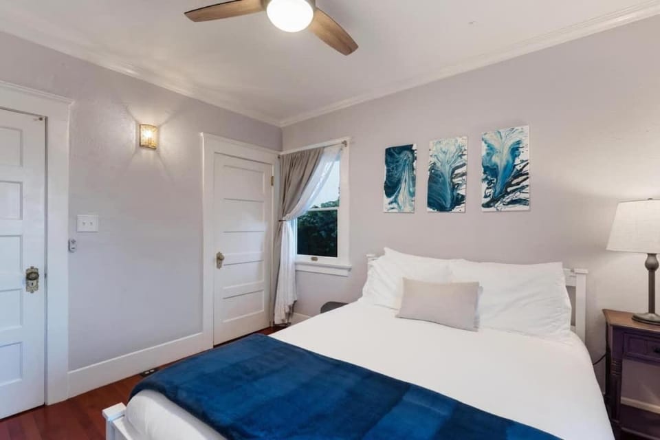 Stylish 2BR Home and Studio Great Central Location House in San Diego