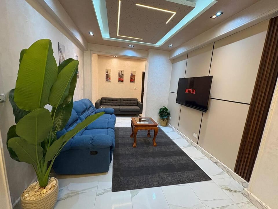 Communal lounge/ TV room, TV and multimedia, Living room, Seating area, Evening entertainment