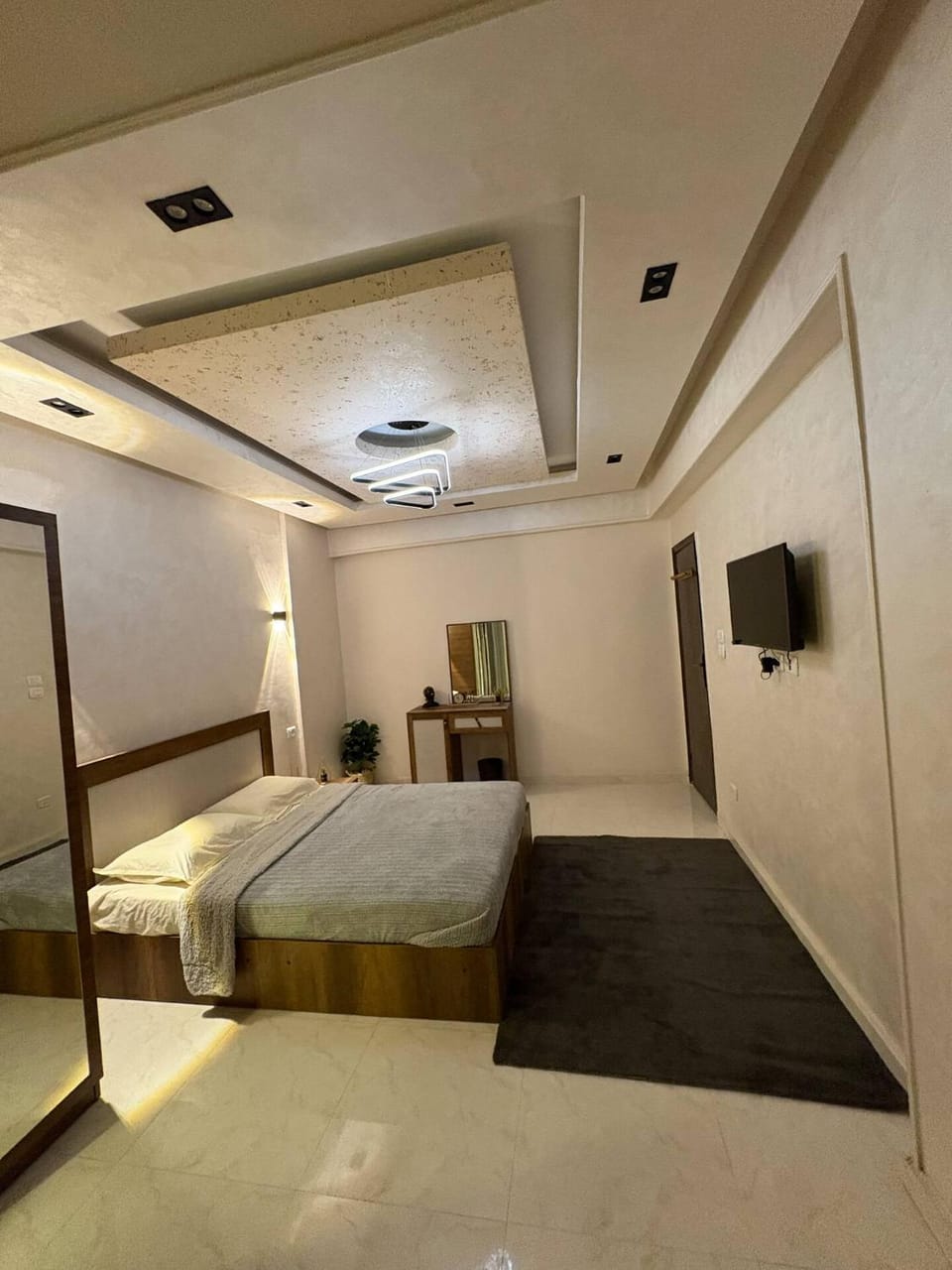 Bed, TV and multimedia, Bedroom, wardrobe