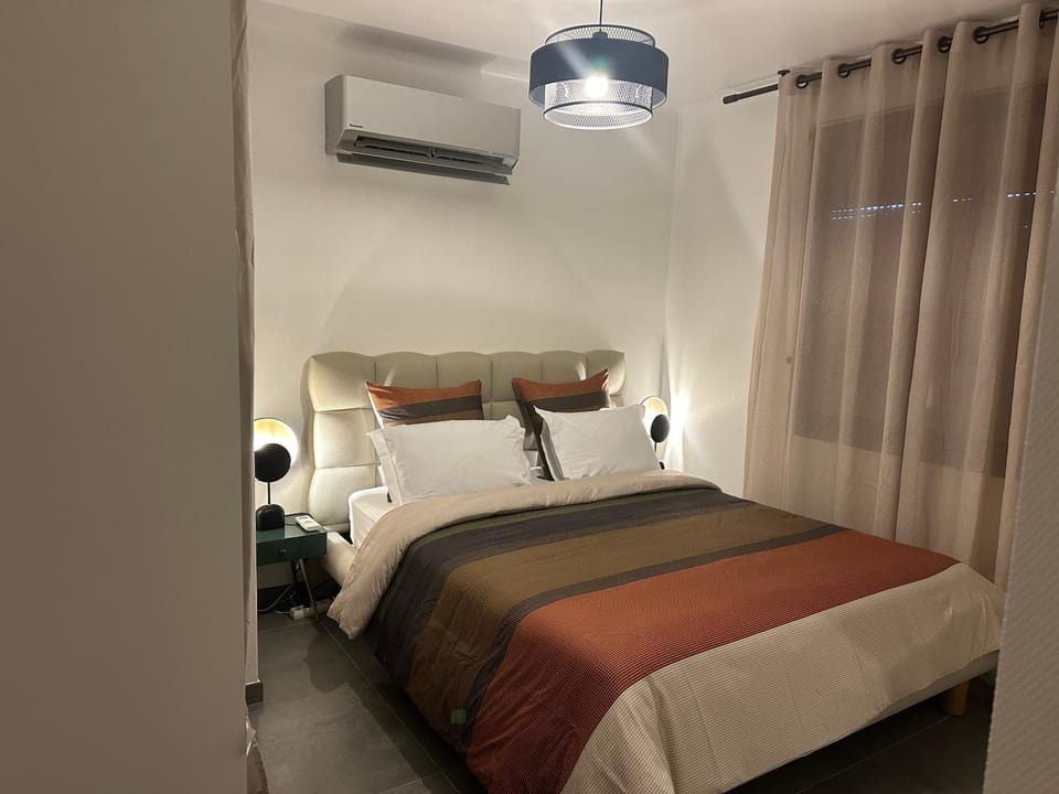 Bedroom, air conditioner