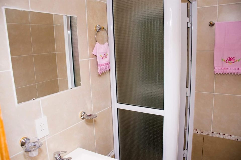 Shower, Bathroom, towels