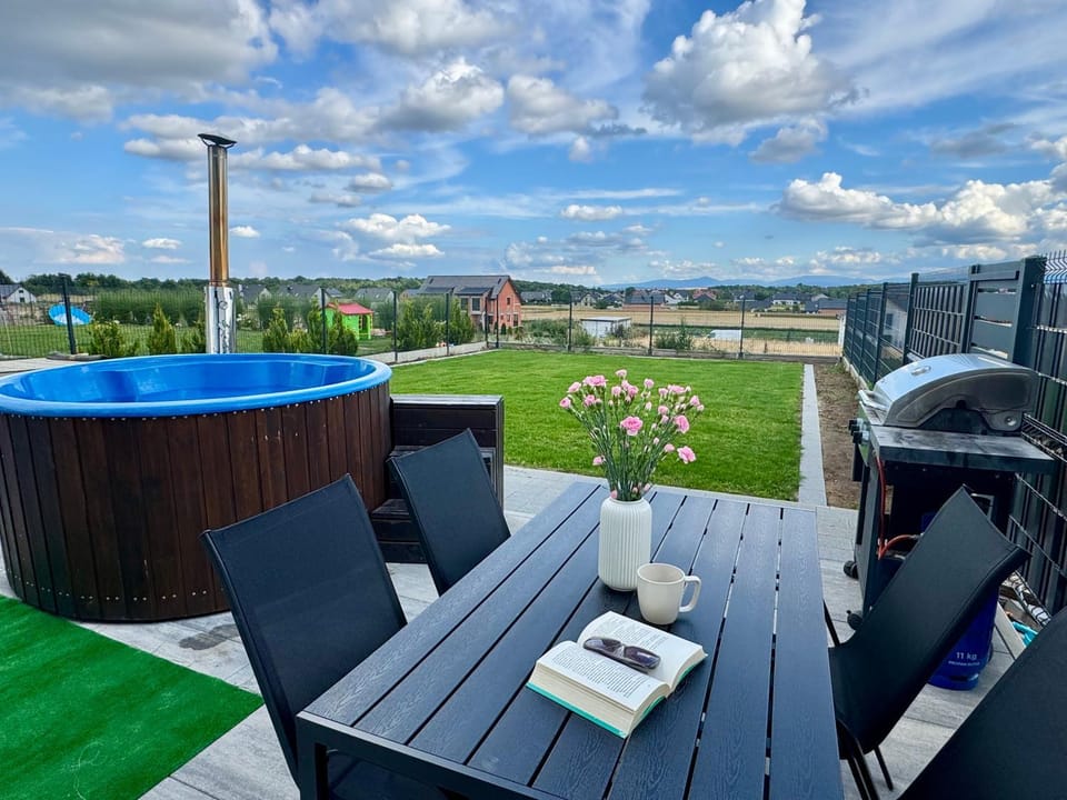 Garden, Hot Tub, View (from property/room), Balcony/Terrace, Seating area