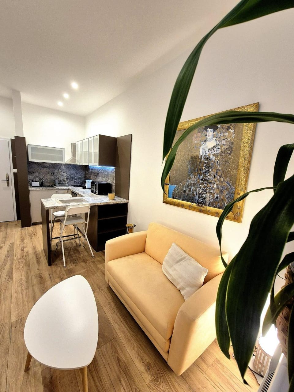 Apartmány v srdci Ružinova Apartment in Bratislava