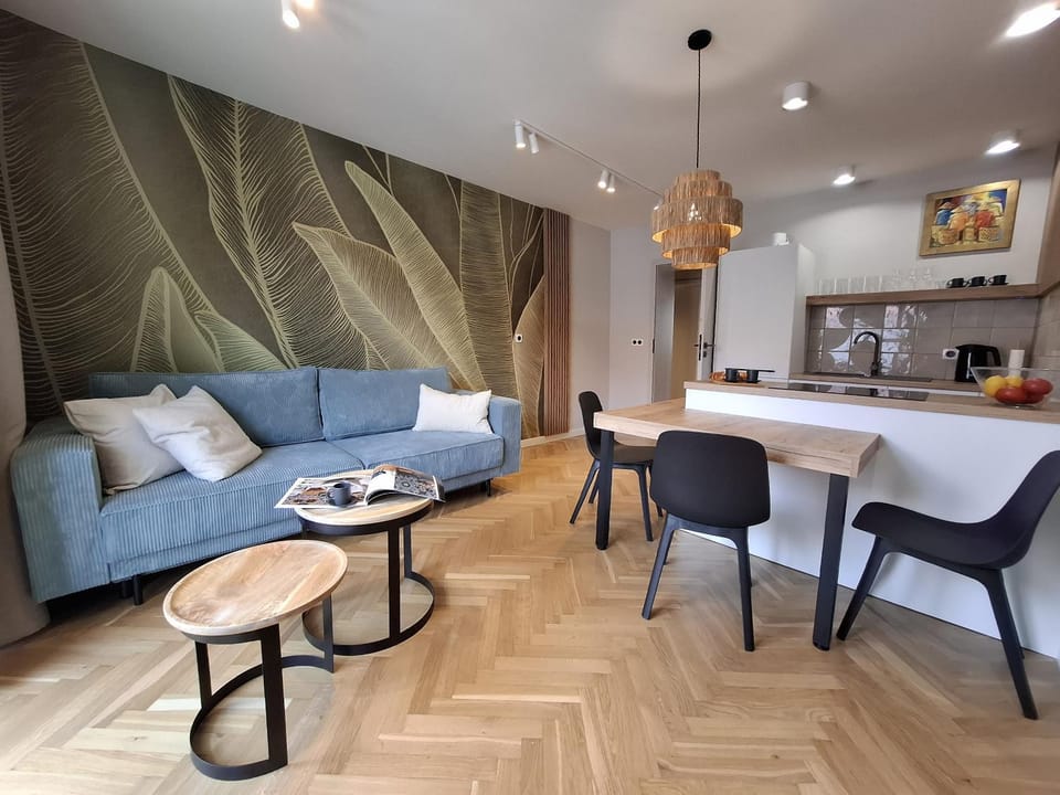 Kitchen or kitchenette, Seating area, Dining area