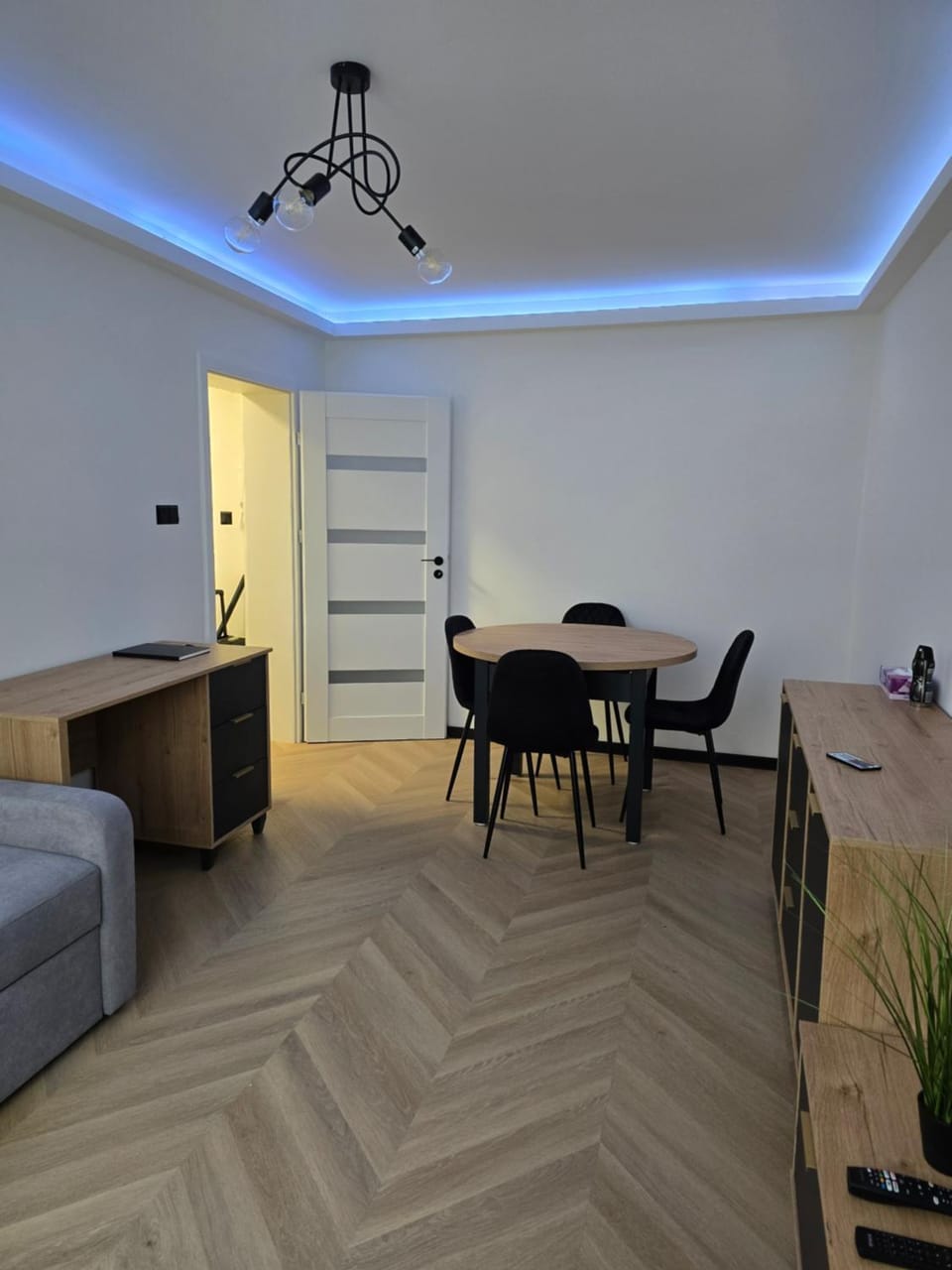 Living room, Seating area, Dining area, Breakfast, Family