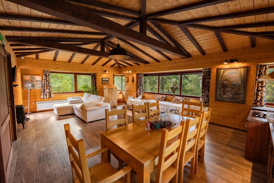 Living room, Seating area, Dining area, Family