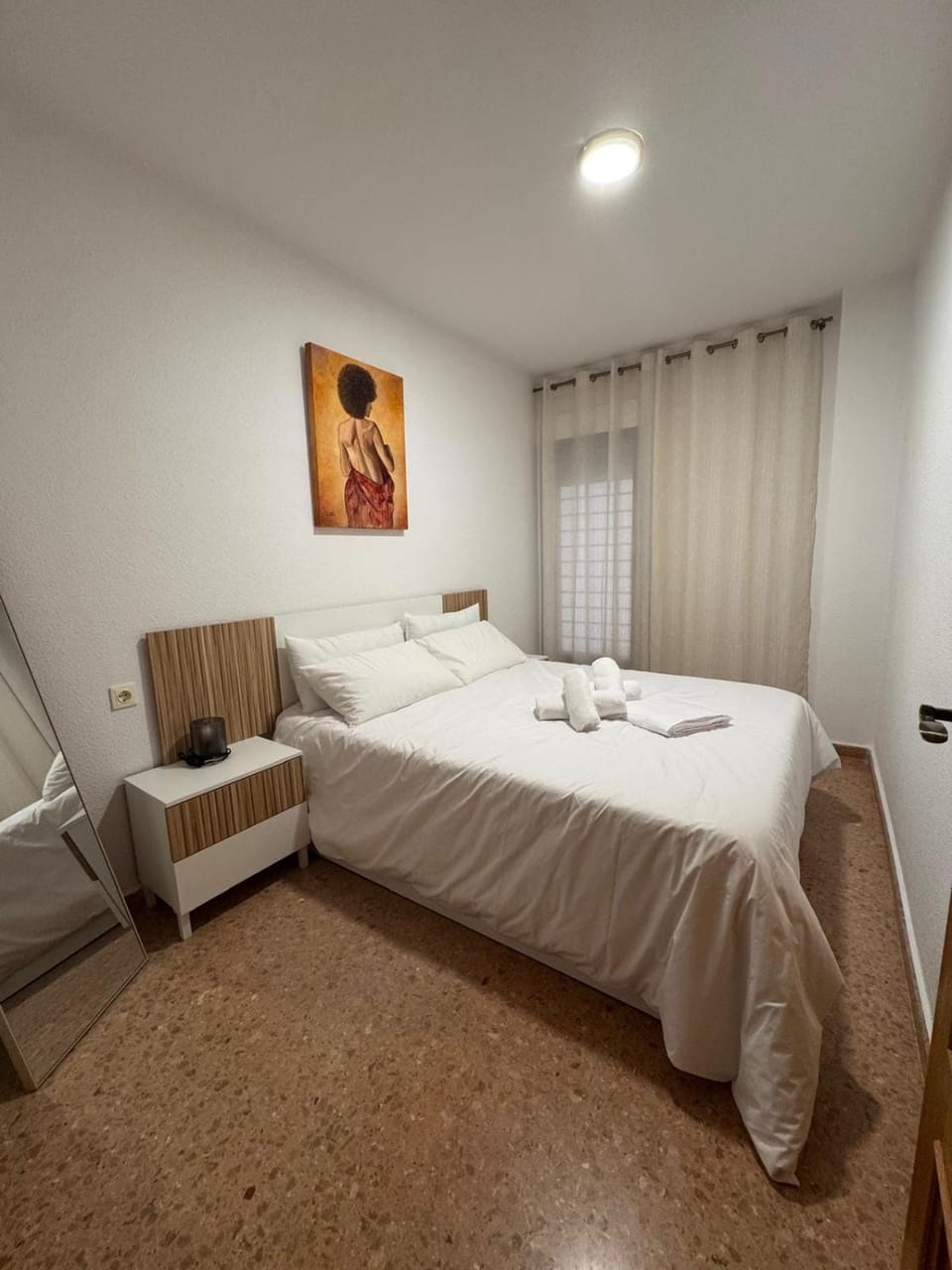 Photo of the whole room, Bedroom