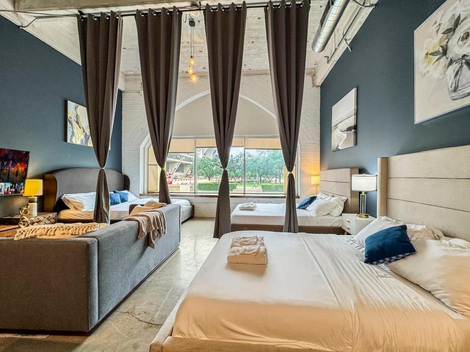 Spacious 222 3bd Sleeps 18 Free Parking Apartment in Dallas