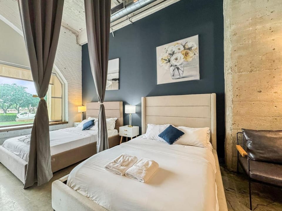 Spacious 222 3bd Sleeps 18 Free Parking Apartment in Dallas