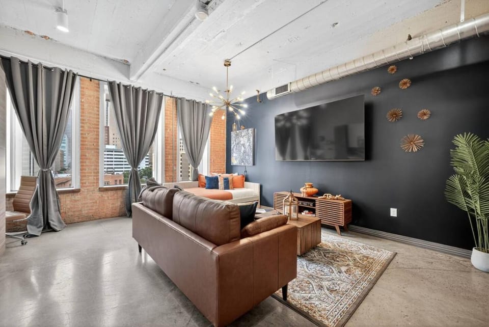 Designer Loft 512 Sleeps 8 Dt Free Parking Apartment in Dallas