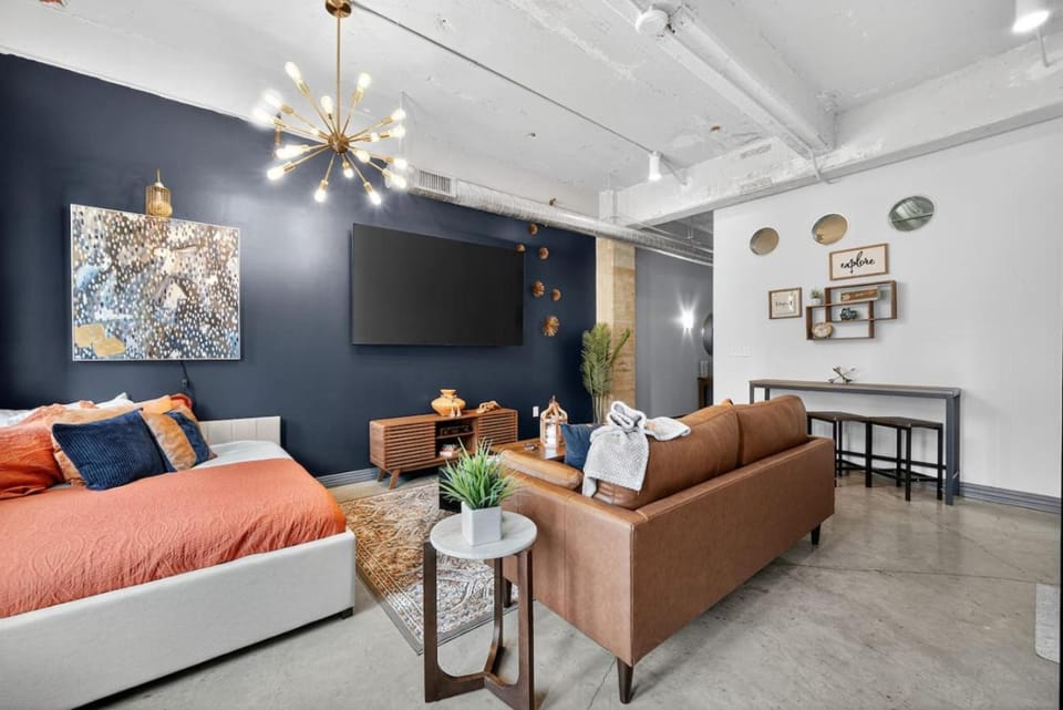 Designer Loft 512 Sleeps 8 Dt Free Parking Apartment in Dallas