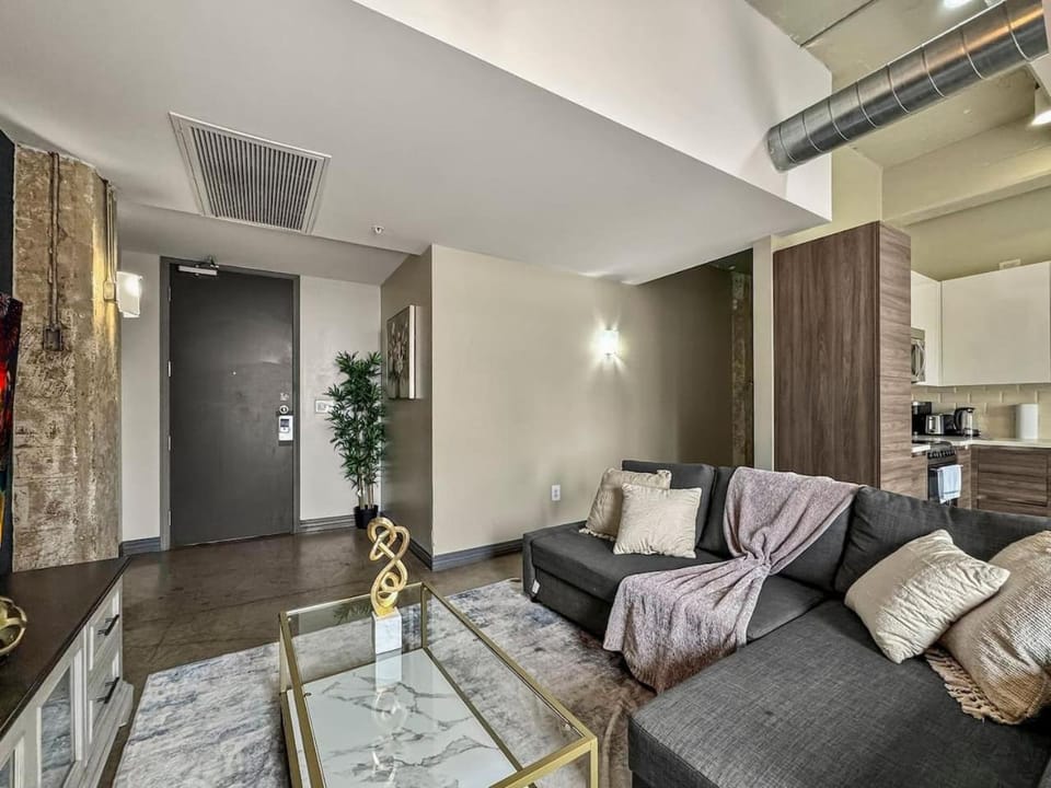 Comfy 605 3bd Sleeps 14 Free Parking Apartment in Dallas