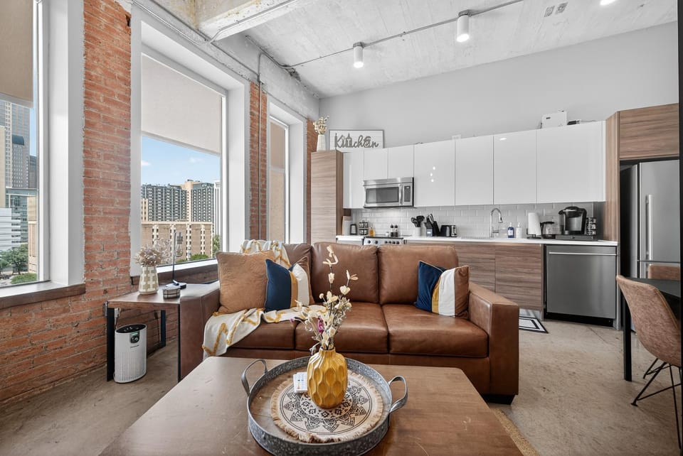 Chic Escape 710 2bd Sleeps 12 Free Parking Apartment in Dallas