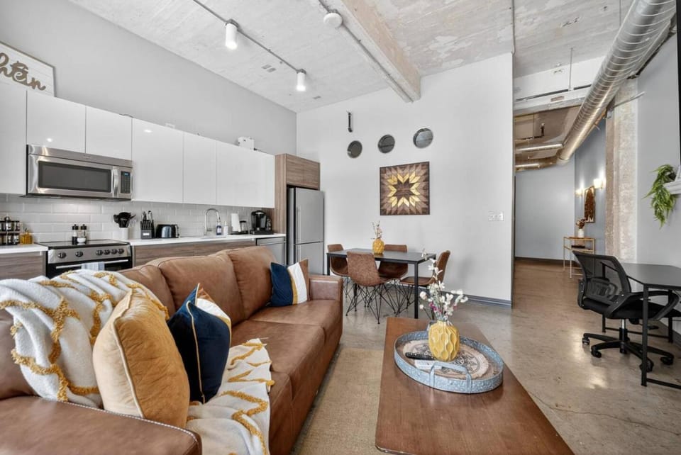 Chic Escape 710 2bd Sleeps 12 Free Parking Apartment in Dallas