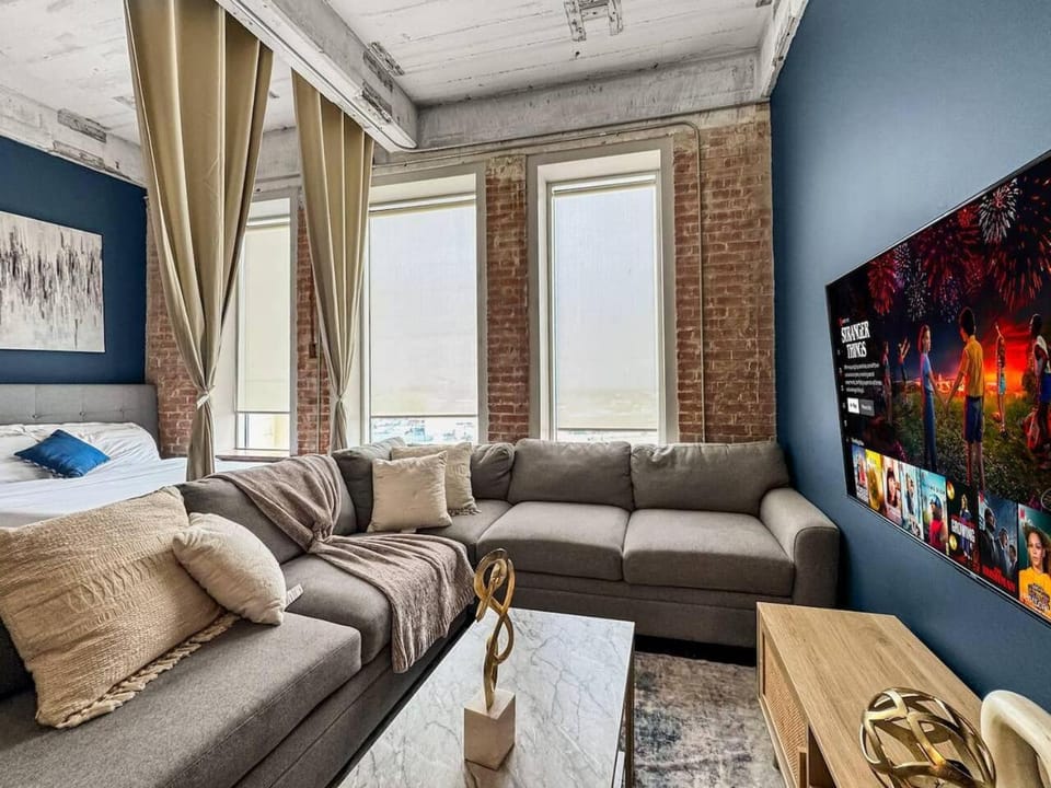 Chic Loft 828 3bd Sleeps 16 Free Parking Apartment in Dallas