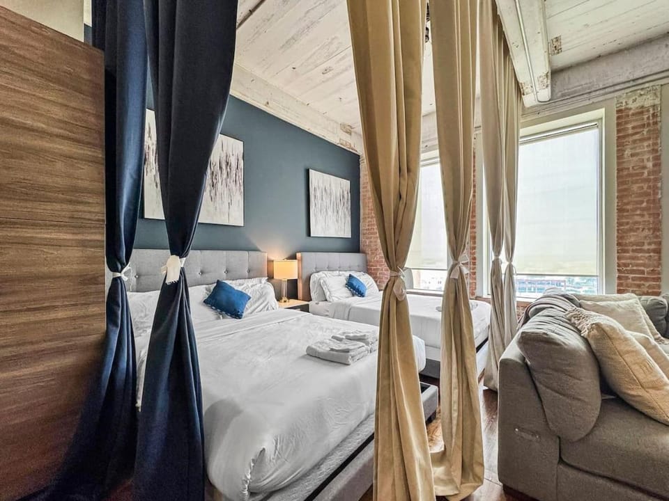 Chic Loft 828 3bd Sleeps 16 Free Parking Apartment in Dallas