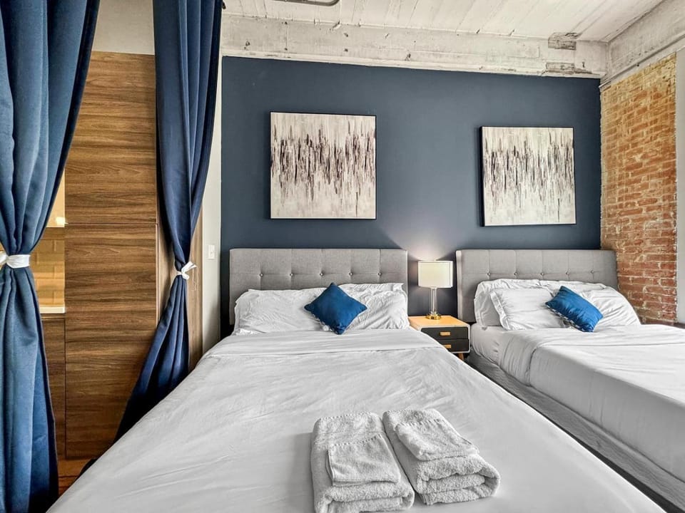 Chic Loft 828 3bd Sleeps 16 Free Parking Apartment in Dallas