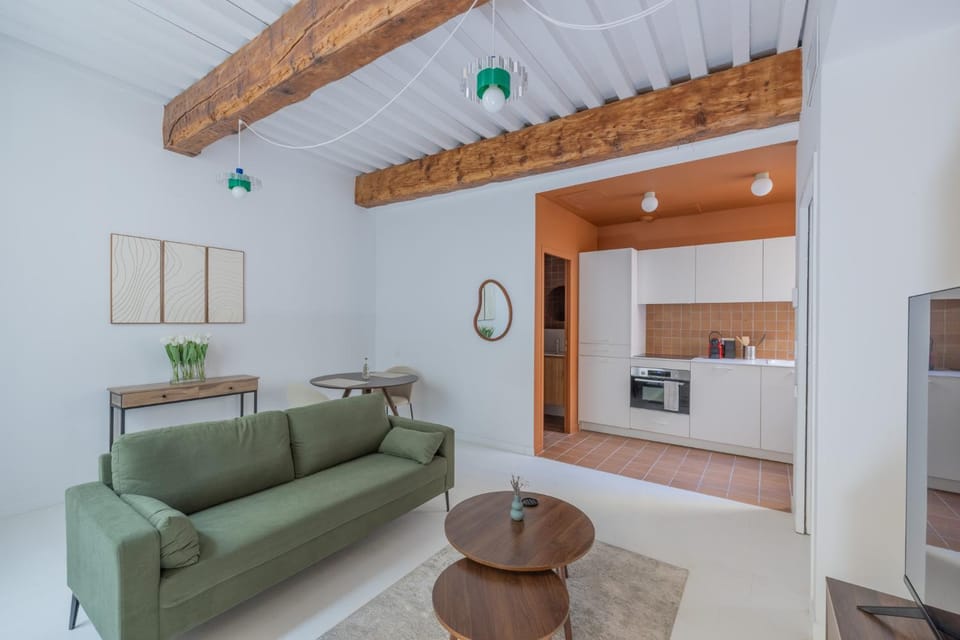 Kitchen or kitchenette, Living room, Seating area, stove