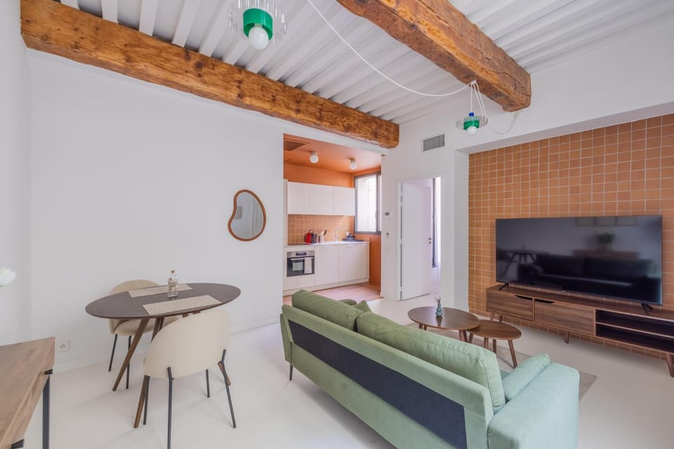 TV and multimedia, Kitchen or kitchenette, Living room, Dining area