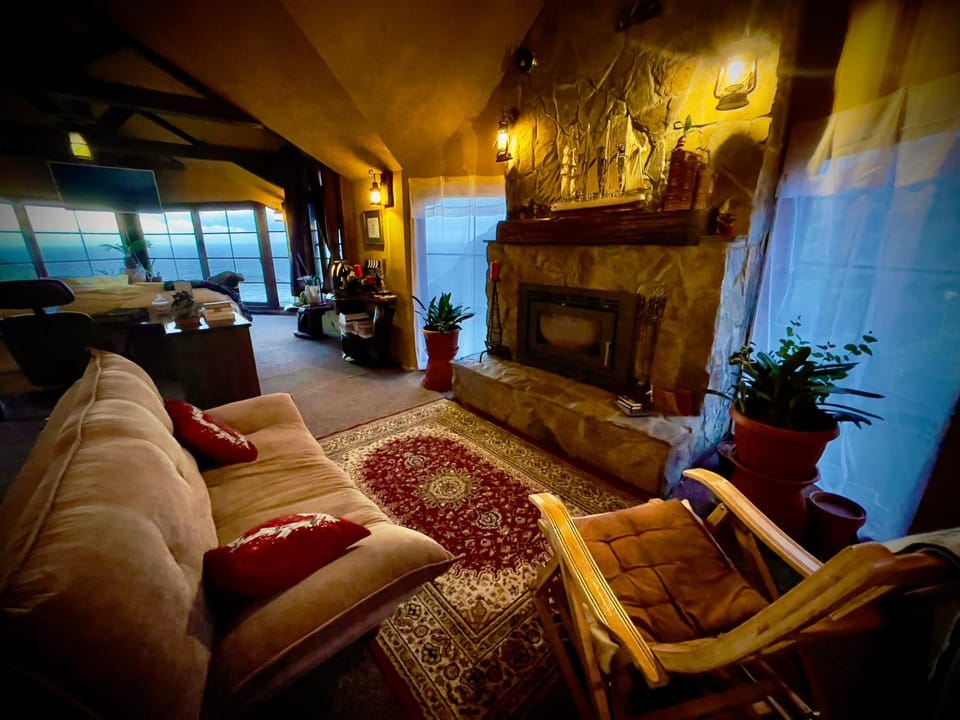 Seating area, fireplace