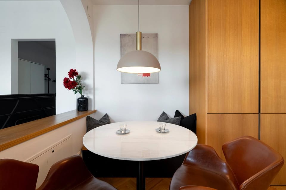 Seating area, Dining area