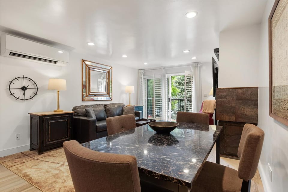 Cloudline Chalet South Point Condos #3B 2B2B Apartment in Aspen