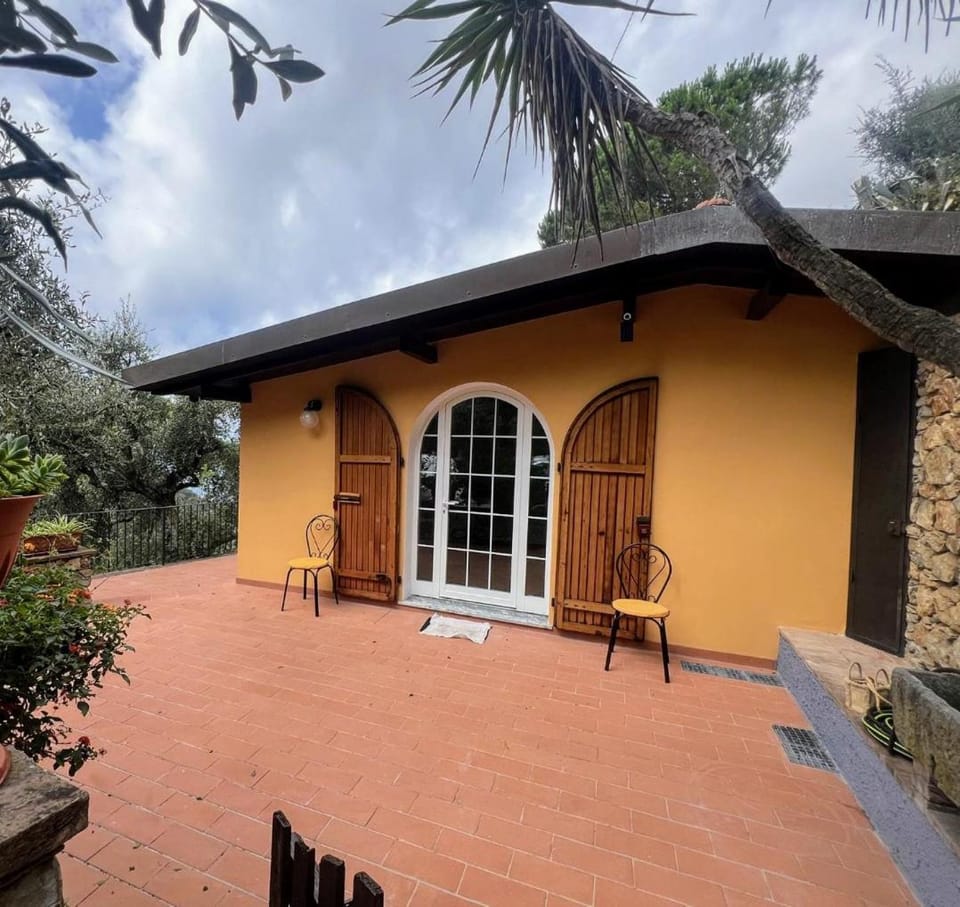 Patio, Facade/entrance