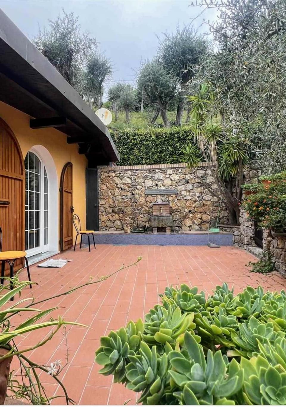 Patio, Facade/entrance, Garden view