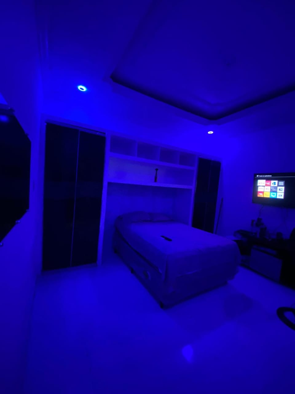 TV and multimedia, Photo of the whole room, Bedroom