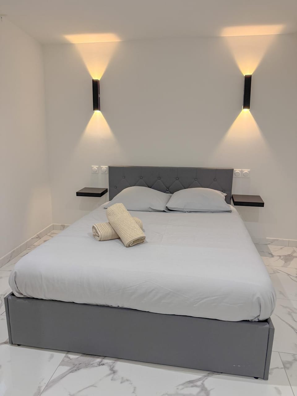 T3 Duplex Luxe Design Hyper Centre Port Clim Wifi Apartment in Toulon