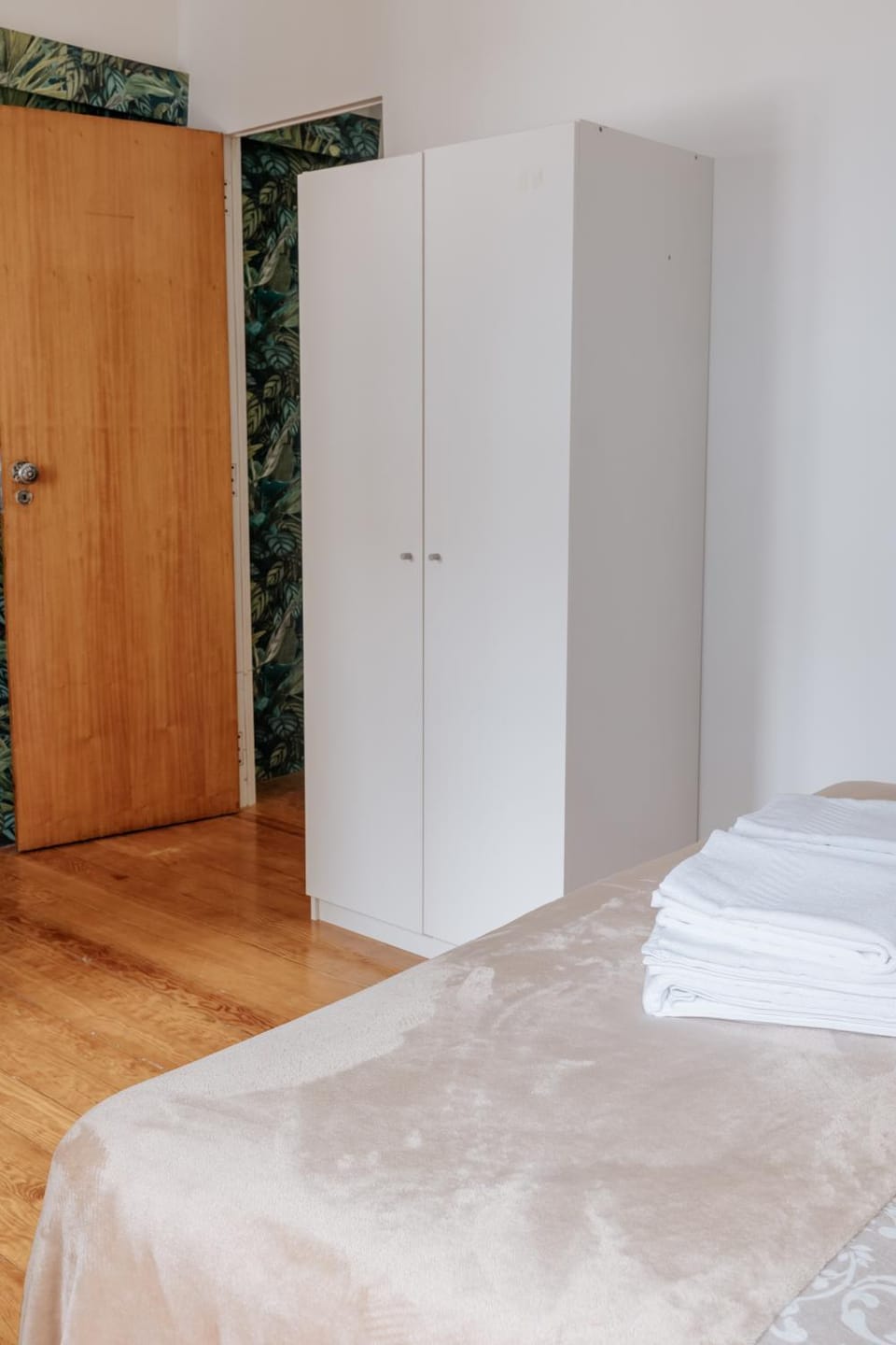 Bed, Bedroom, towels, wardrobe