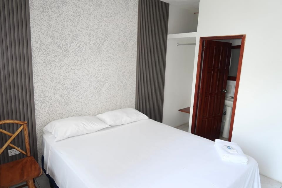 ECUADOR Hotel Pedernales MrRobert Hotel in Manabí Province