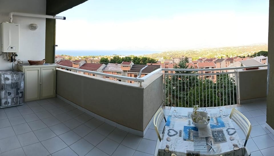 Property building, Patio, Day, View (from property/room), Balcony/Terrace, Dining area, City view
