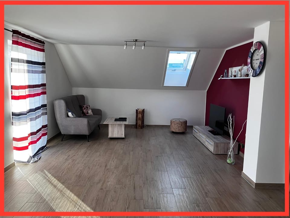 TV and multimedia, Photo of the whole room, Seating area
