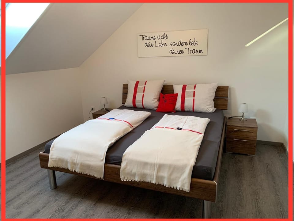 Bed, Photo of the whole room