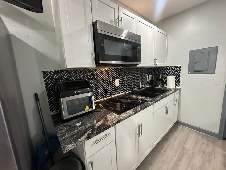 Mini Studio Apartment 15 mins from downtown House in Riverdale
