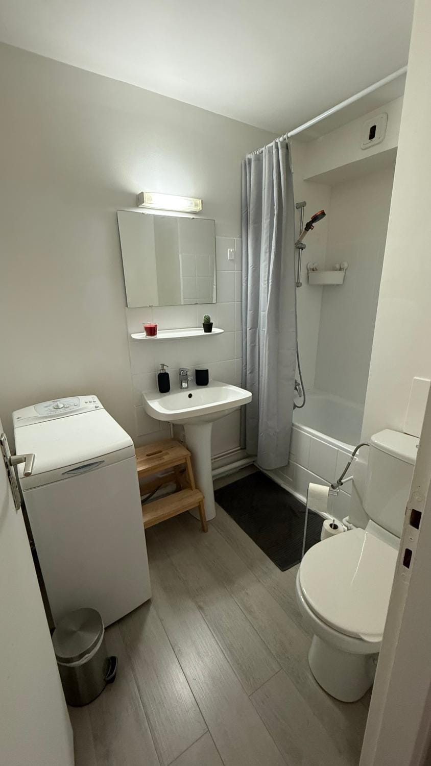 Shower, Toilet, Bathroom