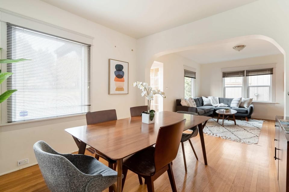 Mid-Century Charm - Prime SE Location - 2BR House in Portland