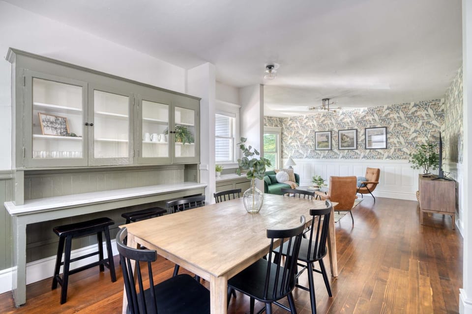Renovated Craftsman - Fast Wifi - WalkScore 95 Apartment in Portland